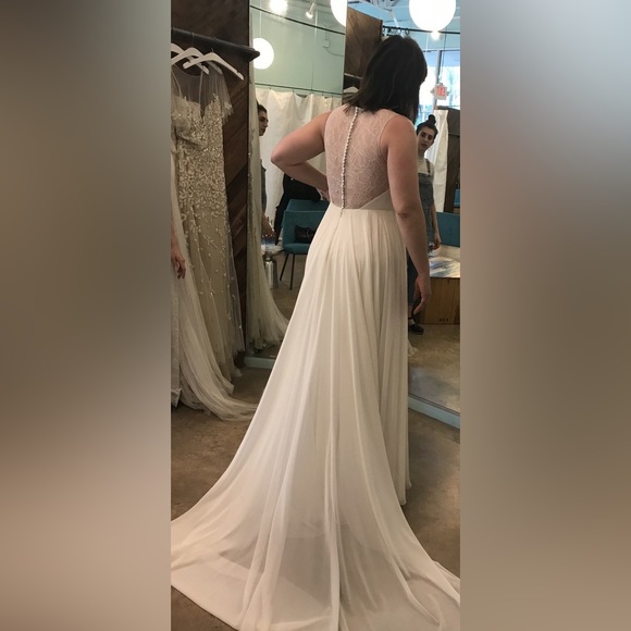 Winter White Chiffon Fallon 1881b Feminine Wedding Dress - Size 10 - Picture 2 of 7